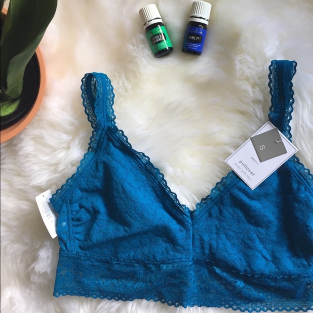 GAP BODY• Supersoft lace bralette.